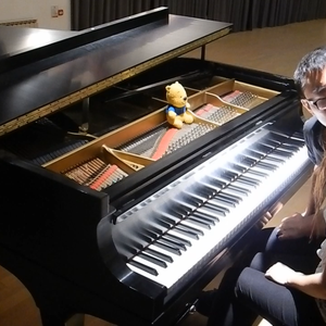 公交车上强伦人妻
